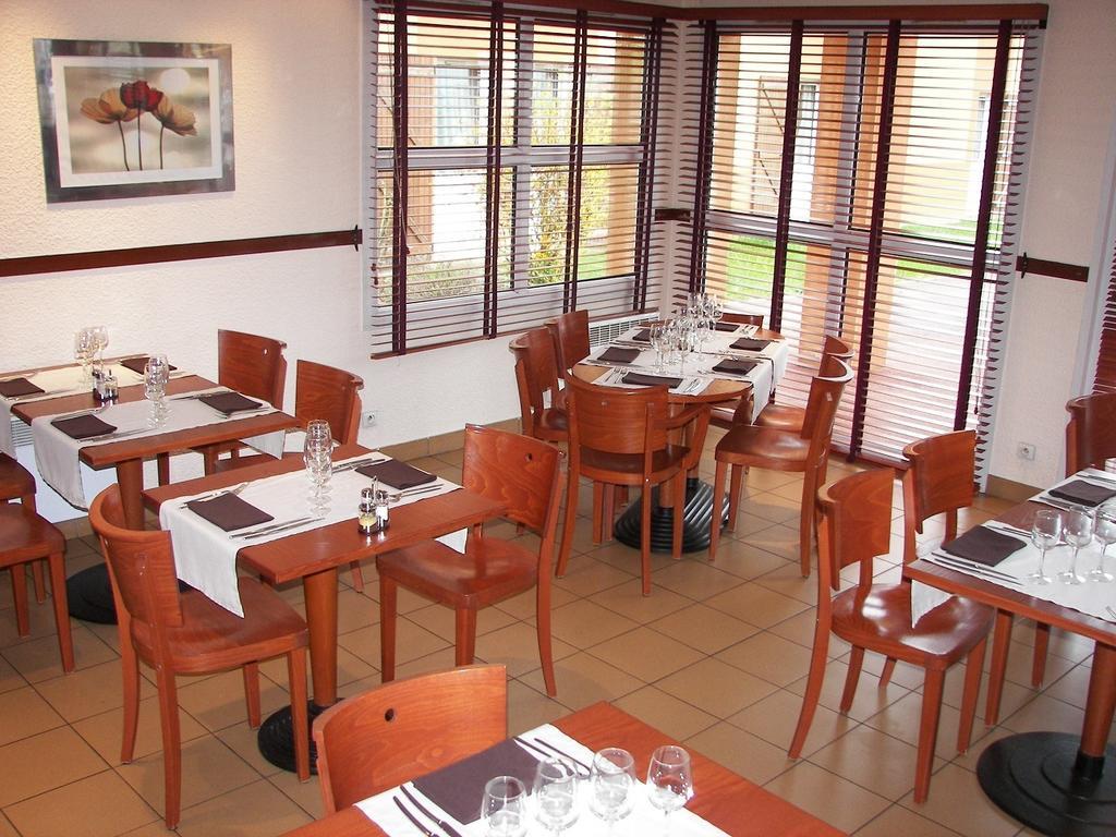 Comfort Hotel Orleans Saran Restaurant bilde